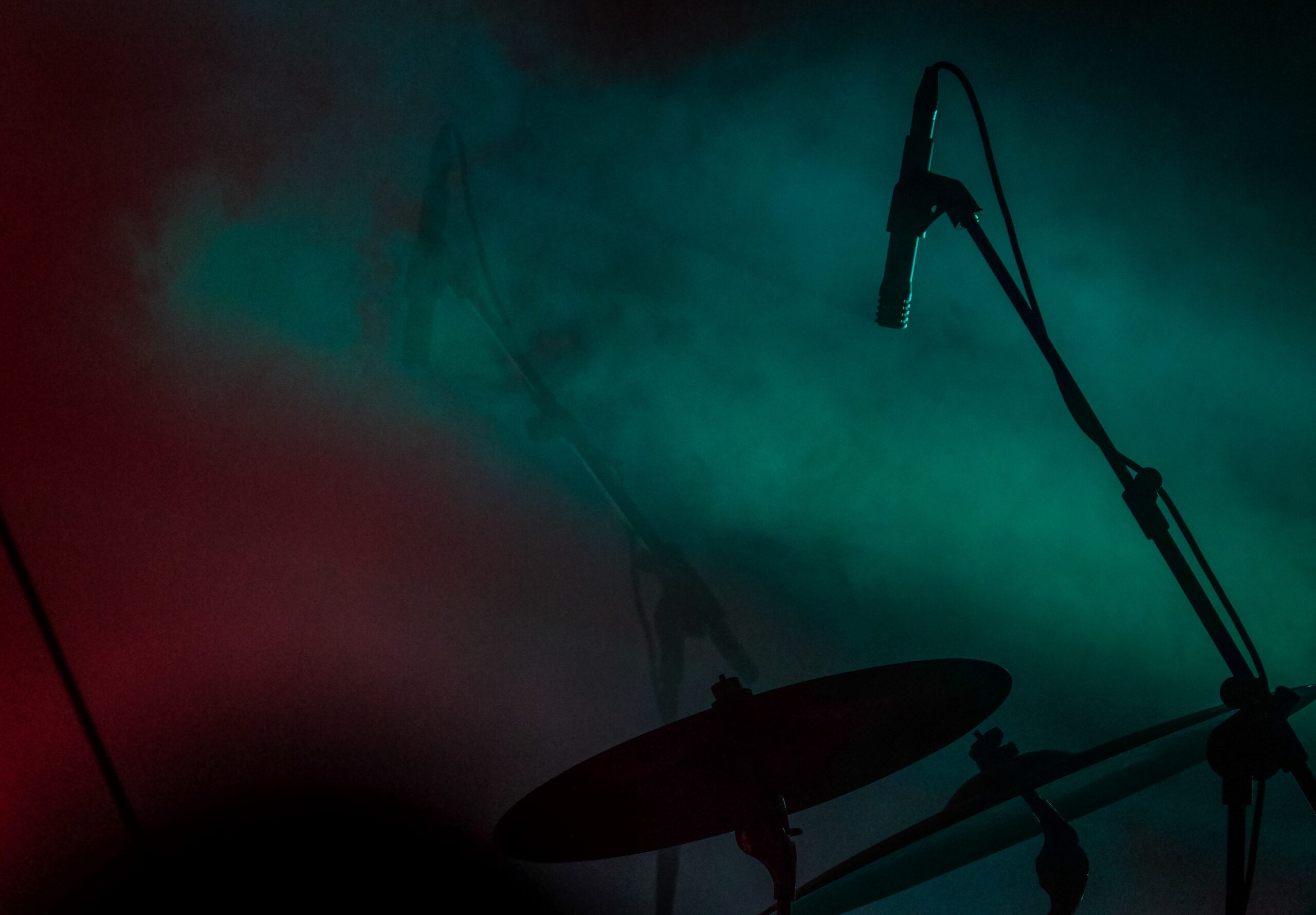 Close shot of a microphone near the drum with smokey background